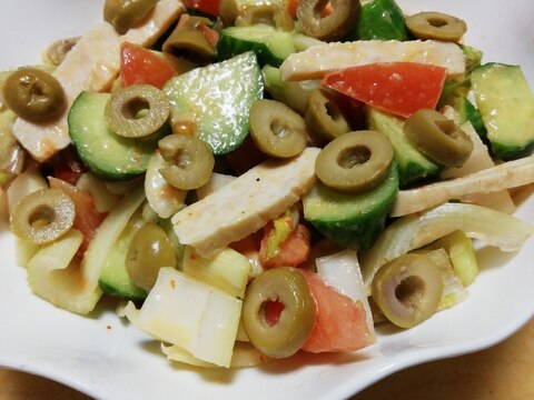 ローストサラダチキンと野菜のサウザンサラダ